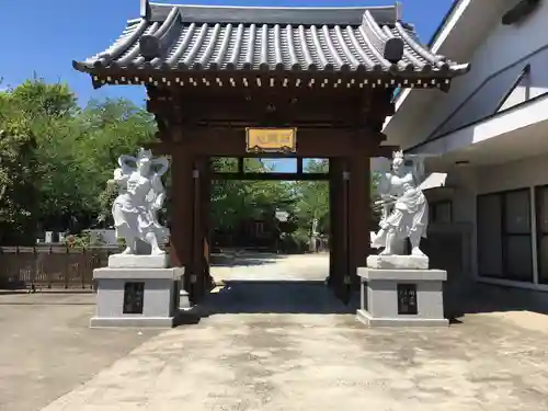 退魔寺(厄除茂呂不動尊)の山門