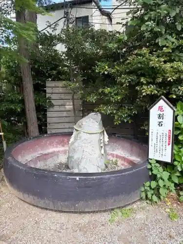 鎮守氷川神社の{uncategorized: "未分類", other: "その他", undefined: "問題あり", building: "その他建物", grave: "お墓", sacred_gate: "鳥居", guardian: "狛犬", statue: "像", buddha: "仏像", history: "歴史", nature: "自然", garden: "庭園", animal: "動物", pagoda: "塔", temizu: "手水舎", mountain_gate: "山門・神門", sanctuary: "本殿・本堂", subordinate: "末社・摂社", art: "芸術", scenery: "景色", jizo: "地蔵", ema: "絵馬", goshuin: "御朱印", omikuji: "おみくじ", items: "授与品その他", amulet: "お守り", goshuincho: "御朱印帳", eats: "食事", festival: "お祭り", votive_dance: "神楽", shichigosan: "七五三参", wedding: "結婚式", experience: "体験その他", initially: "初詣", around: "周辺", anti_infection: "感染症対策"}