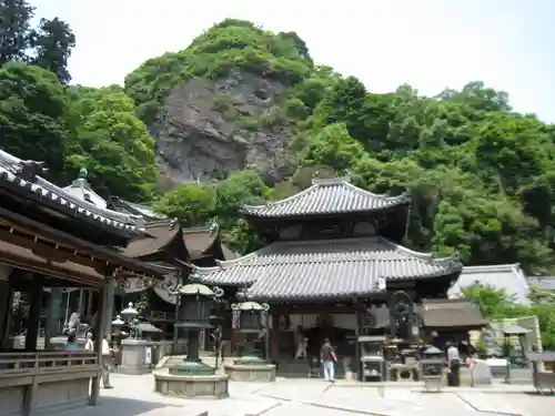 宝山寺の本殿