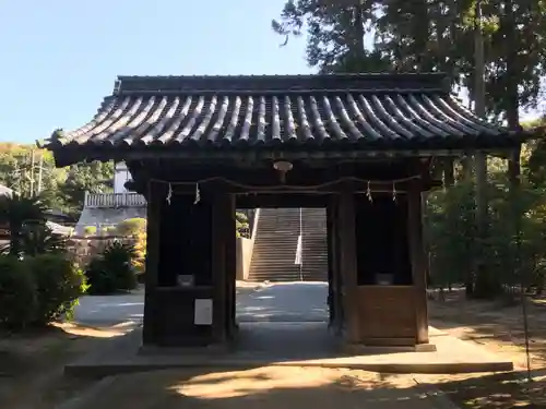 安仁神社の山門・神門