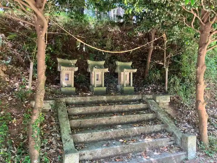南上野町星宮神社の{uncategorized: "未分類", other: "その他", undefined: "問題あり", building: "その他建物", grave: "お墓", sacred_gate: "鳥居", guardian: "狛犬", statue: "像", buddha: "仏像", history: "歴史", nature: "自然", garden: "庭園", animal: "動物", pagoda: "塔", temizu: "手水舎", mountain_gate: "山門・神門", sanctuary: "本殿・本堂", subordinate: "末社・摂社", art: "芸術", scenery: "景色", jizo: "地蔵", ema: "絵馬", goshuin: "御朱印", omikuji: "おみくじ", items: "授与品その他", amulet: "お守り", goshuincho: "御朱印帳", eats: "食事", festival: "お祭り", votive_dance: "神楽", shichigosan: "七五三参", wedding: "結婚式", experience: "体験その他", initially: "初詣", around: "周辺", anti_infection: "感染症対策"}