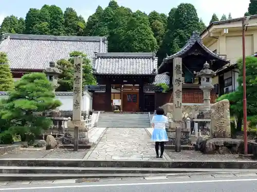 渓雲寺の山門