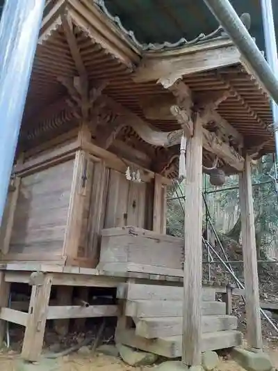 摺沢八幡神社の本殿