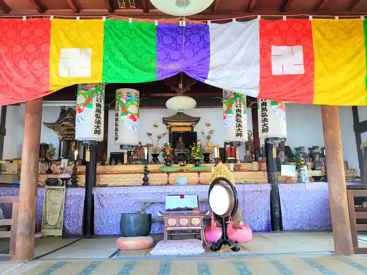 弥勒寺の本殿・本堂