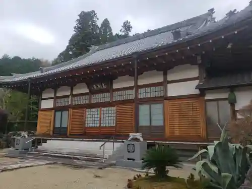 恵利寺の本殿・本堂