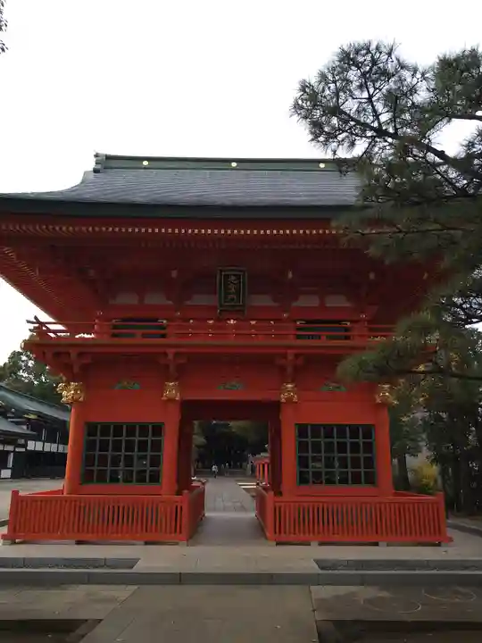 穴八幡宮の山門・神門