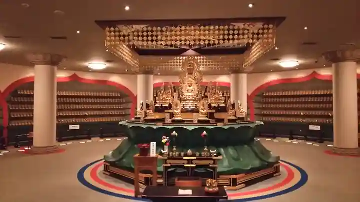 成田山札幌別院新栄寺の本殿・本堂