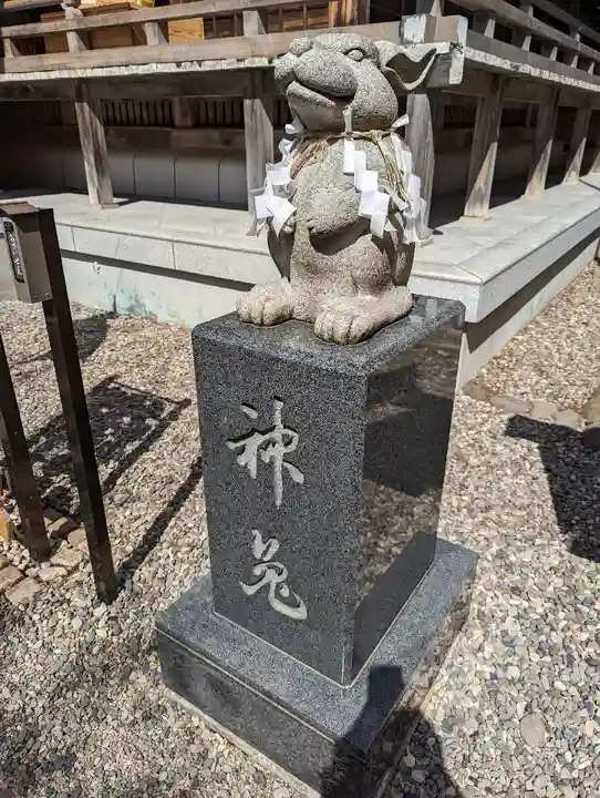湯倉神社の像