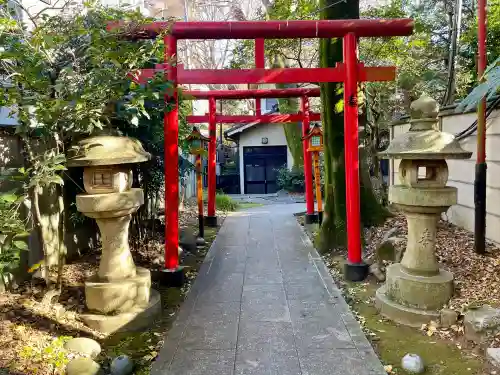 威光稲荷堂の{uncategorized: "未分類", other: "その他", undefined: "問題あり", building: "その他建物", grave: "お墓", sacred_gate: "鳥居", guardian: "狛犬", statue: "像", buddha: "仏像", history: "歴史", nature: "自然", garden: "庭園", animal: "動物", pagoda: "塔", temizu: "手水舎", mountain_gate: "山門・神門", sanctuary: "本殿・本堂", subordinate: "末社・摂社", art: "芸術", scenery: "景色", jizo: "地蔵", ema: "絵馬", goshuin: "御朱印", omikuji: "おみくじ", items: "授与品その他", amulet: "お守り", goshuincho: "御朱印帳", eats: "食事", festival: "お祭り", votive_dance: "神楽", shichigosan: "七五三参", wedding: "結婚式", experience: "体験その他", initially: "初詣", around: "周辺", anti_infection: "感染症対策"}