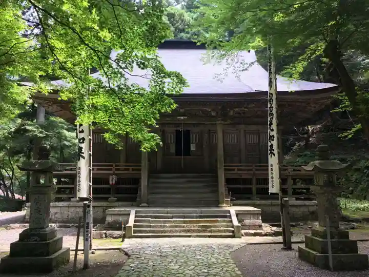 横蔵寺の本殿・本堂
