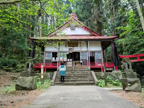 羽黒神社の本殿