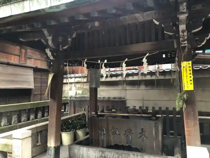 小野照崎神社の手水舎