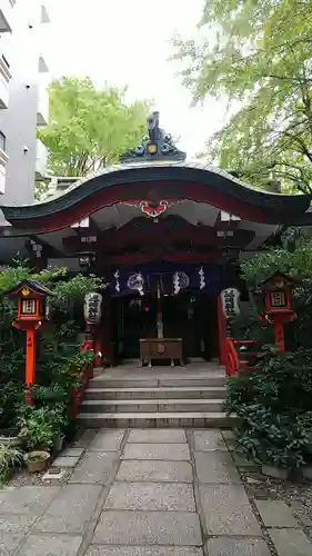 三崎稲荷神社の本殿・本堂