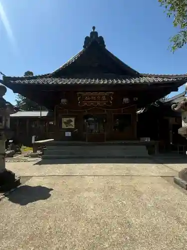 荘内神社の{uncategorized: "未分類", other: "その他", undefined: "問題あり", building: "その他建物", grave: "お墓", sacred_gate: "鳥居", guardian: "狛犬", statue: "像", buddha: "仏像", history: "歴史", nature: "自然", garden: "庭園", animal: "動物", pagoda: "塔", temizu: "手水舎", mountain_gate: "山門・神門", sanctuary: "本殿・本堂", subordinate: "末社・摂社", art: "芸術", scenery: "景色", jizo: "地蔵", ema: "絵馬", goshuin: "御朱印", omikuji: "おみくじ", items: "授与品その他", amulet: "お守り", goshuincho: "御朱印帳", eats: "食事", festival: "お祭り", votive_dance: "神楽", shichigosan: "七五三参", wedding: "結婚式", experience: "体験その他", initially: "初詣", around: "周辺", anti_infection: "感染症対策"}