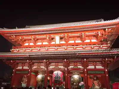 浅草寺の山門・神門