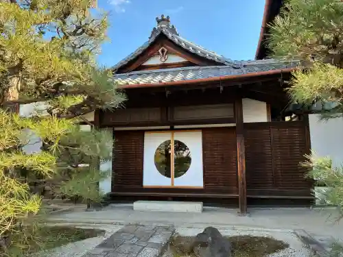 光明院（光明禅院）の{uncategorized: "未分類", other: "その他", undefined: "問題あり", building: "その他建物", grave: "お墓", sacred_gate: "鳥居", guardian: "狛犬", statue: "像", buddha: "仏像", history: "歴史", nature: "自然", garden: "庭園", animal: "動物", pagoda: "塔", temizu: "手水舎", mountain_gate: "山門・神門", sanctuary: "本殿・本堂", subordinate: "末社・摂社", art: "芸術", scenery: "景色", jizo: "地蔵", ema: "絵馬", goshuin: "御朱印", omikuji: "おみくじ", items: "授与品その他", amulet: "お守り", goshuincho: "御朱印帳", eats: "食事", festival: "お祭り", votive_dance: "神楽", shichigosan: "七五三参", wedding: "結婚式", experience: "体験その他", initially: "初詣", around: "周辺", anti_infection: "感染症対策"}
