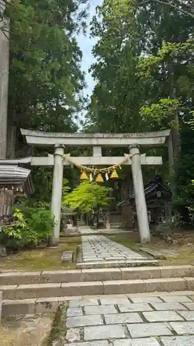 雄山神社中宮祈願殿(富山県)