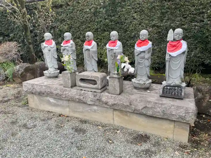 西善院の{uncategorized: "未分類", other: "その他", undefined: "問題あり", building: "その他建物", grave: "お墓", sacred_gate: "鳥居", guardian: "狛犬", statue: "像", buddha: "仏像", history: "歴史", nature: "自然", garden: "庭園", animal: "動物", pagoda: "塔", temizu: "手水舎", mountain_gate: "山門・神門", sanctuary: "本殿・本堂", subordinate: "末社・摂社", art: "芸術", scenery: "景色", jizo: "地蔵", ema: "絵馬", goshuin: "御朱印", omikuji: "おみくじ", items: "授与品その他", amulet: "お守り", goshuincho: "御朱印帳", eats: "食事", festival: "お祭り", votive_dance: "神楽", shichigosan: "七五三参", wedding: "結婚式", experience: "体験その他", initially: "初詣", around: "周辺", anti_infection: "感染症対策"}