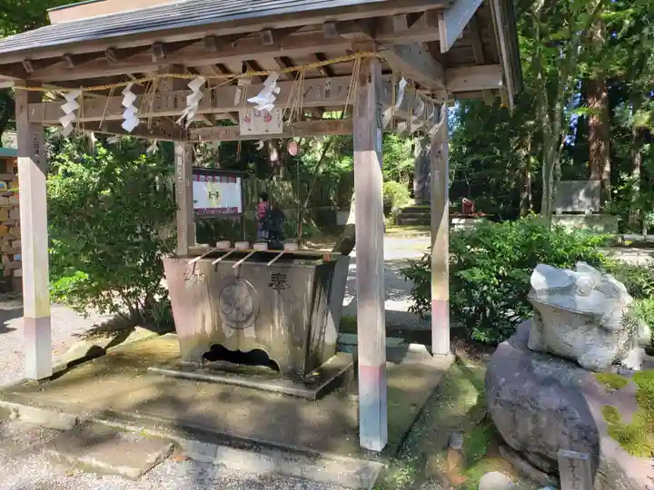 春日山神社の手水舎