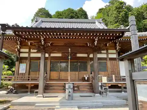 毘沙門寺の本殿・本堂