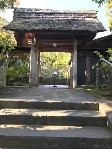 東慶寺の山門