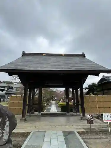 瀧寿山 普門院 観音寺の{uncategorized: "未分類", other: "その他", undefined: "問題あり", building: "その他建物", grave: "お墓", sacred_gate: "鳥居", guardian: "狛犬", statue: "像", buddha: "仏像", history: "歴史", nature: "自然", garden: "庭園", animal: "動物", pagoda: "塔", temizu: "手水舎", mountain_gate: "山門・神門", sanctuary: "本殿・本堂", subordinate: "末社・摂社", art: "芸術", scenery: "景色", jizo: "地蔵", ema: "絵馬", goshuin: "御朱印", omikuji: "おみくじ", items: "授与品その他", amulet: "お守り", goshuincho: "御朱印帳", eats: "食事", festival: "お祭り", votive_dance: "神楽", shichigosan: "七五三参", wedding: "結婚式", experience: "体験その他", initially: "初詣", around: "周辺", anti_infection: "感染症対策"}