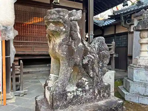 宇流冨志祢神社の狛犬