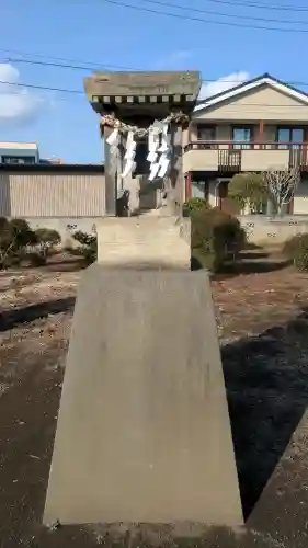 三峯神社の{uncategorized: "未分類", other: "その他", undefined: "問題あり", building: "その他建物", grave: "お墓", sacred_gate: "鳥居", guardian: "狛犬", statue: "像", buddha: "仏像", history: "歴史", nature: "自然", garden: "庭園", animal: "動物", pagoda: "塔", temizu: "手水舎", mountain_gate: "山門・神門", sanctuary: "本殿・本堂", subordinate: "末社・摂社", art: "芸術", scenery: "景色", jizo: "地蔵", ema: "絵馬", goshuin: "御朱印", omikuji: "おみくじ", items: "授与品その他", amulet: "お守り", goshuincho: "御朱印帳", eats: "食事", festival: "お祭り", votive_dance: "神楽", shichigosan: "七五三参", wedding: "結婚式", experience: "体験その他", initially: "初詣", around: "周辺", anti_infection: "感染症対策"}