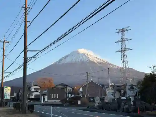 山宮浅間神社の{uncategorized: "未分類", other: "その他", undefined: "問題あり", building: "その他建物", grave: "お墓", sacred_gate: "鳥居", guardian: "狛犬", statue: "像", buddha: "仏像", history: "歴史", nature: "自然", garden: "庭園", animal: "動物", pagoda: "塔", temizu: "手水舎", mountain_gate: "山門・神門", sanctuary: "本殿・本堂", subordinate: "末社・摂社", art: "芸術", scenery: "景色", jizo: "地蔵", ema: "絵馬", goshuin: "御朱印", omikuji: "おみくじ", items: "授与品その他", amulet: "お守り", goshuincho: "御朱印帳", eats: "食事", festival: "お祭り", votive_dance: "神楽", shichigosan: "七五三参", wedding: "結婚式", experience: "体験その他", initially: "初詣", around: "周辺", anti_infection: "感染症対策"}