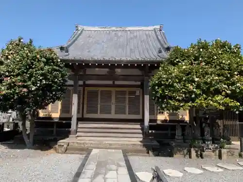 厳昌院の本殿・本堂