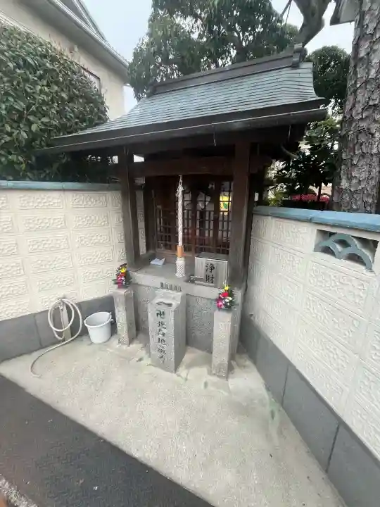 北向地蔵尊の{uncategorized: "未分類", other: "その他", undefined: "問題あり", building: "その他建物", grave: "お墓", sacred_gate: "鳥居", guardian: "狛犬", statue: "像", buddha: "仏像", history: "歴史", nature: "自然", garden: "庭園", animal: "動物", pagoda: "塔", temizu: "手水舎", mountain_gate: "山門・神門", sanctuary: "本殿・本堂", subordinate: "末社・摂社", art: "芸術", scenery: "景色", jizo: "地蔵", ema: "絵馬", goshuin: "御朱印", omikuji: "おみくじ", items: "授与品その他", amulet: "お守り", goshuincho: "御朱印帳", eats: "食事", festival: "お祭り", votive_dance: "神楽", shichigosan: "七五三参", wedding: "結婚式", experience: "体験その他", initially: "初詣", around: "周辺", anti_infection: "感染症対策"}