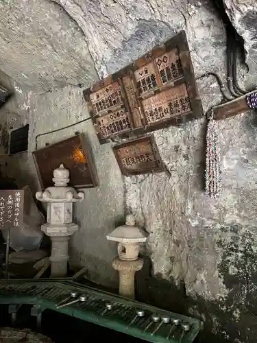 銭洗弁財天宇賀福神社(神奈川県)