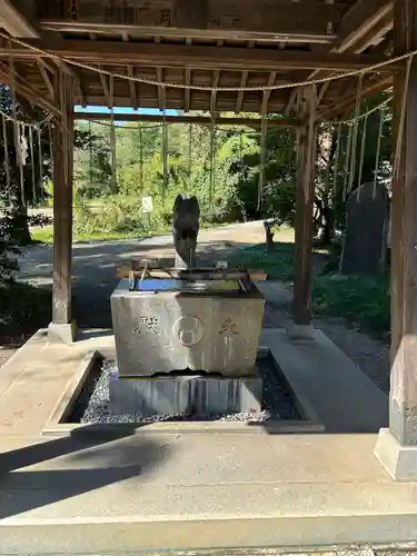 安房神社の手水舎