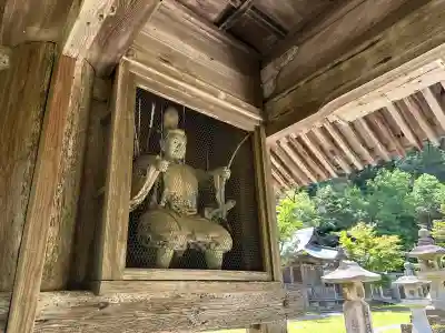 養父神社の像
