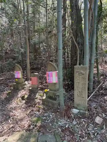 鷲峰寺の{uncategorized: "未分類", other: "その他", undefined: "問題あり", building: "その他建物", grave: "お墓", sacred_gate: "鳥居", guardian: "狛犬", statue: "像", buddha: "仏像", history: "歴史", nature: "自然", garden: "庭園", animal: "動物", pagoda: "塔", temizu: "手水舎", mountain_gate: "山門・神門", sanctuary: "本殿・本堂", subordinate: "末社・摂社", art: "芸術", scenery: "景色", jizo: "地蔵", ema: "絵馬", goshuin: "御朱印", omikuji: "おみくじ", items: "授与品その他", amulet: "お守り", goshuincho: "御朱印帳", eats: "食事", festival: "お祭り", votive_dance: "神楽", shichigosan: "七五三参", wedding: "結婚式", experience: "体験その他", initially: "初詣", around: "周辺", anti_infection: "感染症対策"}