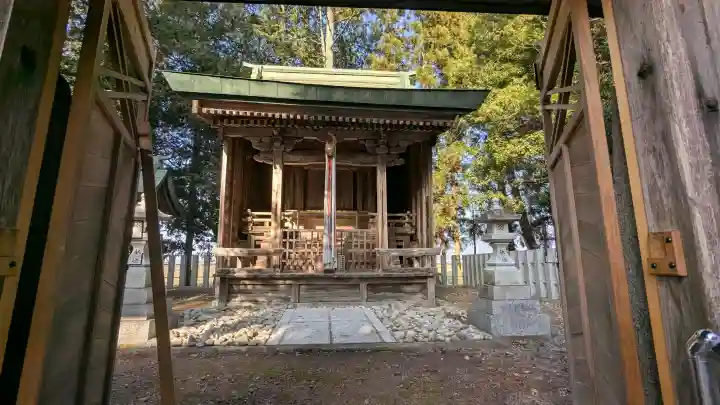 白鳥神社の{uncategorized: "未分類", other: "その他", undefined: "問題あり", building: "その他建物", grave: "お墓", sacred_gate: "鳥居", guardian: "狛犬", statue: "像", buddha: "仏像", history: "歴史", nature: "自然", garden: "庭園", animal: "動物", pagoda: "塔", temizu: "手水舎", mountain_gate: "山門・神門", sanctuary: "本殿・本堂", subordinate: "末社・摂社", art: "芸術", scenery: "景色", jizo: "地蔵", ema: "絵馬", goshuin: "御朱印", omikuji: "おみくじ", items: "授与品その他", amulet: "お守り", goshuincho: "御朱印帳", eats: "食事", festival: "お祭り", votive_dance: "神楽", shichigosan: "七五三参", wedding: "結婚式", experience: "体験その他", initially: "初詣", around: "周辺", anti_infection: "感染症対策"}