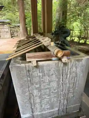 武蔵二宮 金鑚神社の{uncategorized: "未分類", other: "その他", undefined: "問題あり", building: "その他建物", grave: "お墓", sacred_gate: "鳥居", guardian: "狛犬", statue: "像", buddha: "仏像", history: "歴史", nature: "自然", garden: "庭園", animal: "動物", pagoda: "塔", temizu: "手水舎", mountain_gate: "山門・神門", sanctuary: "本殿・本堂", subordinate: "末社・摂社", art: "芸術", scenery: "景色", jizo: "地蔵", ema: "絵馬", goshuin: "御朱印", omikuji: "おみくじ", items: "授与品その他", amulet: "お守り", goshuincho: "御朱印帳", eats: "食事", festival: "お祭り", votive_dance: "神楽", shichigosan: "七五三参", wedding: "結婚式", experience: "体験その他", initially: "初詣", around: "周辺", anti_infection: "感染症対策"}