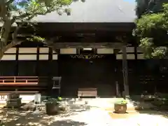 医王寺の本殿