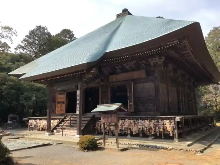 目の霊山 油山寺の本殿・本堂