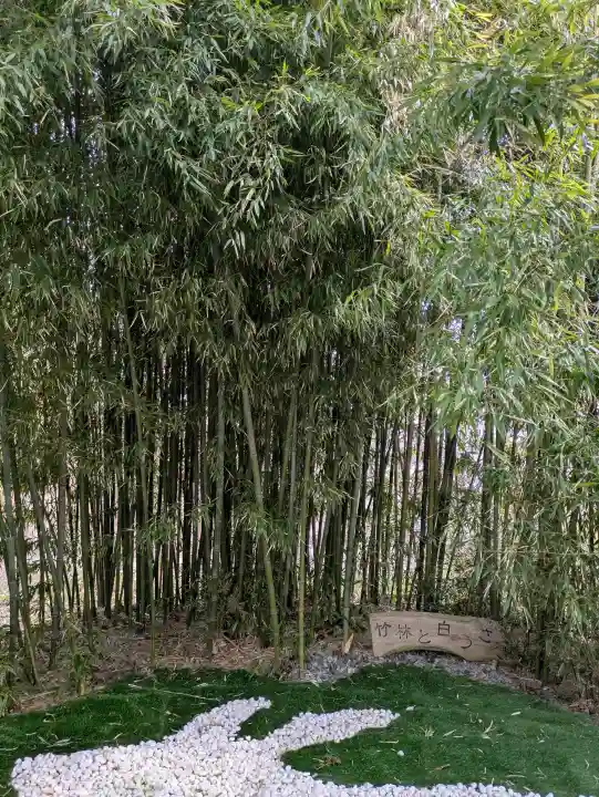 湯倉神社の{uncategorized: "未分類", other: "その他", undefined: "問題あり", building: "その他建物", grave: "お墓", sacred_gate: "鳥居", guardian: "狛犬", statue: "像", buddha: "仏像", history: "歴史", nature: "自然", garden: "庭園", animal: "動物", pagoda: "塔", temizu: "手水舎", mountain_gate: "山門・神門", sanctuary: "本殿・本堂", subordinate: "末社・摂社", art: "芸術", scenery: "景色", jizo: "地蔵", ema: "絵馬", goshuin: "御朱印", omikuji: "おみくじ", items: "授与品その他", amulet: "お守り", goshuincho: "御朱印帳", eats: "食事", festival: "お祭り", votive_dance: "神楽", shichigosan: "七五三参", wedding: "結婚式", experience: "体験その他", initially: "初詣", around: "周辺", anti_infection: "感染症対策"}