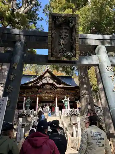 三峯神社の{uncategorized: "未分類", other: "その他", undefined: "問題あり", building: "その他建物", grave: "お墓", sacred_gate: "鳥居", guardian: "狛犬", statue: "像", buddha: "仏像", history: "歴史", nature: "自然", garden: "庭園", animal: "動物", pagoda: "塔", temizu: "手水舎", mountain_gate: "山門・神門", sanctuary: "本殿・本堂", subordinate: "末社・摂社", art: "芸術", scenery: "景色", jizo: "地蔵", ema: "絵馬", goshuin: "御朱印", omikuji: "おみくじ", items: "授与品その他", amulet: "お守り", goshuincho: "御朱印帳", eats: "食事", festival: "お祭り", votive_dance: "神楽", shichigosan: "七五三参", wedding: "結婚式", experience: "体験その他", initially: "初詣", around: "周辺", anti_infection: "感染症対策"}
