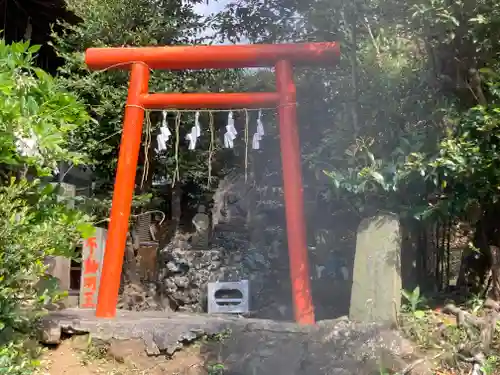 横浜御嶽神社の鳥居