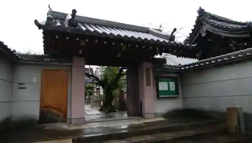 西照寺の山門