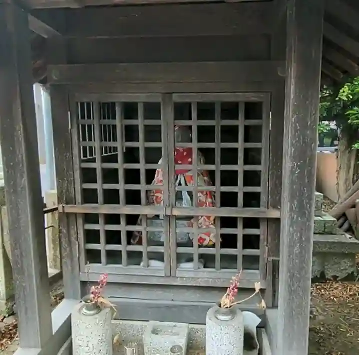 神明社(金柳町)の{uncategorized: "未分類", other: "その他", undefined: "問題あり", building: "その他建物", grave: "お墓", sacred_gate: "鳥居", guardian: "狛犬", statue: "像", buddha: "仏像", history: "歴史", nature: "自然", garden: "庭園", animal: "動物", pagoda: "塔", temizu: "手水舎", mountain_gate: "山門・神門", sanctuary: "本殿・本堂", subordinate: "末社・摂社", art: "芸術", scenery: "景色", jizo: "地蔵", ema: "絵馬", goshuin: "御朱印", omikuji: "おみくじ", items: "授与品その他", amulet: "お守り", goshuincho: "御朱印帳", eats: "食事", festival: "お祭り", votive_dance: "神楽", shichigosan: "七五三参", wedding: "結婚式", experience: "体験その他", initially: "初詣", around: "周辺", anti_infection: "感染症対策"}