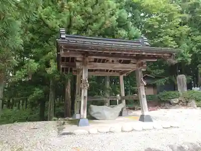 白山神社の手水舎
