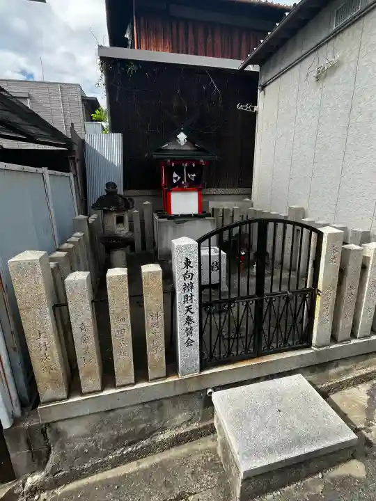 東向辨財天の{uncategorized: "未分類", other: "その他", undefined: "問題あり", building: "その他建物", grave: "お墓", sacred_gate: "鳥居", guardian: "狛犬", statue: "像", buddha: "仏像", history: "歴史", nature: "自然", garden: "庭園", animal: "動物", pagoda: "塔", temizu: "手水舎", mountain_gate: "山門・神門", sanctuary: "本殿・本堂", subordinate: "末社・摂社", art: "芸術", scenery: "景色", jizo: "地蔵", ema: "絵馬", goshuin: "御朱印", omikuji: "おみくじ", items: "授与品その他", amulet: "お守り", goshuincho: "御朱印帳", eats: "食事", festival: "お祭り", votive_dance: "神楽", shichigosan: "七五三参", wedding: "結婚式", experience: "体験その他", initially: "初詣", around: "周辺", anti_infection: "感染症対策"}