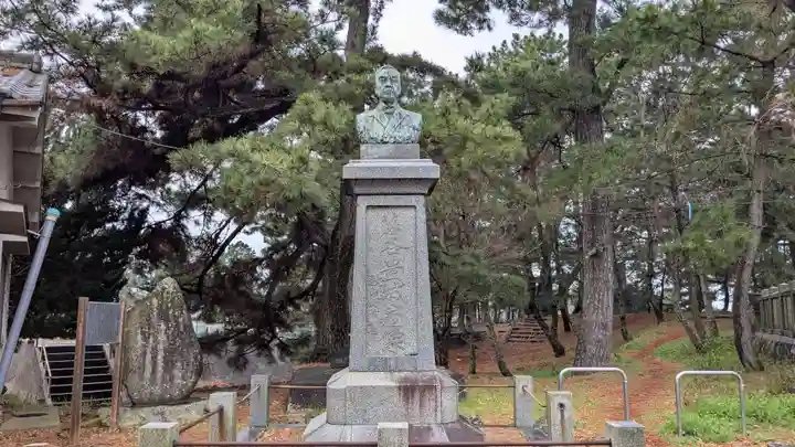 五色濱神社の像