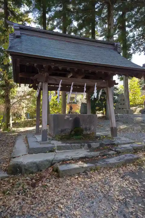 諏訪大社上社前宮の手水舎