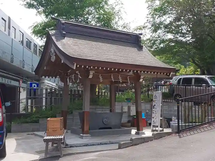 高尾山麓氷川神社の手水舎
