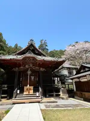 鶏足寺の{uncategorized: "未分類", other: "その他", undefined: "問題あり", building: "その他建物", grave: "お墓", sacred_gate: "鳥居", guardian: "狛犬", statue: "像", buddha: "仏像", history: "歴史", nature: "自然", garden: "庭園", animal: "動物", pagoda: "塔", temizu: "手水舎", mountain_gate: "山門・神門", sanctuary: "本殿・本堂", subordinate: "末社・摂社", art: "芸術", scenery: "景色", jizo: "地蔵", ema: "絵馬", goshuin: "御朱印", omikuji: "おみくじ", items: "授与品その他", amulet: "お守り", goshuincho: "御朱印帳", eats: "食事", festival: "お祭り", votive_dance: "神楽", shichigosan: "七五三参", wedding: "結婚式", experience: "体験その他", initially: "初詣", around: "周辺", anti_infection: "感染症対策"}